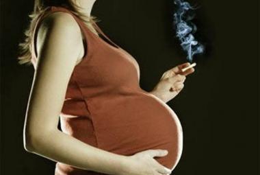 Pregnant with cigarette